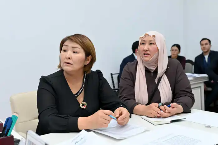Аким области провел прием жителей Аягозского района по личным вопросам (3)