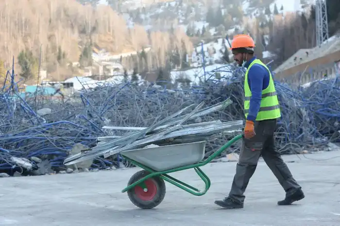 Аким Алматы ознакомился с ходом реконструкции высокогорного спортивного комплекса «Медеу» (2)