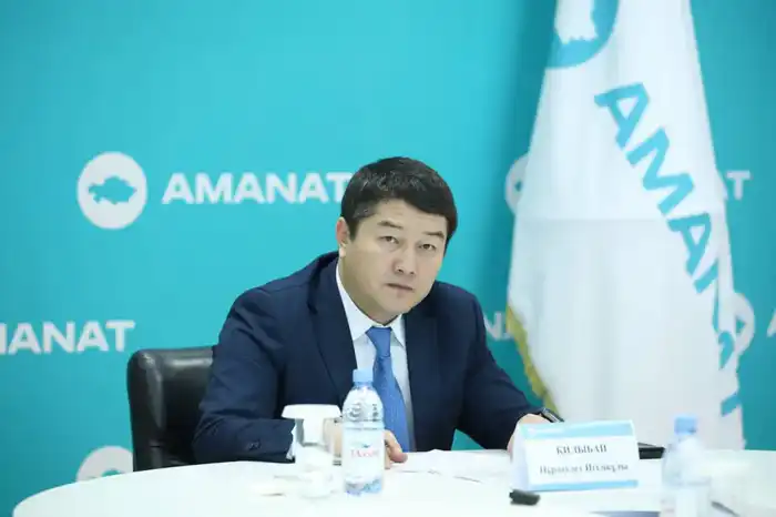 Нурдаулет Килыбай провёл общественный приём на площадке партии (3)