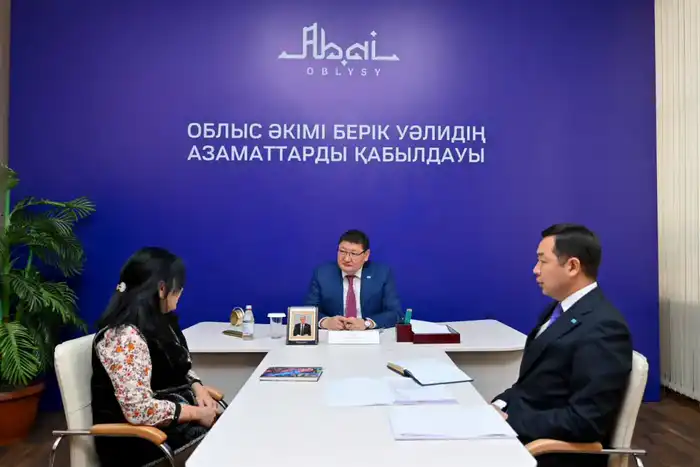 Аким области провел личный прием жителей города Семей (2)