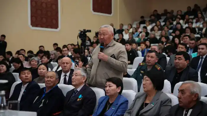 Аким ВКО провел встречу с населением района Самар (5)