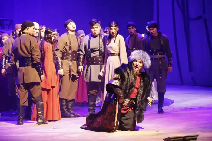 В Жетісу торжественно отметили присвоение академического статуса драматическому театру имени Бикен Римовой (6)