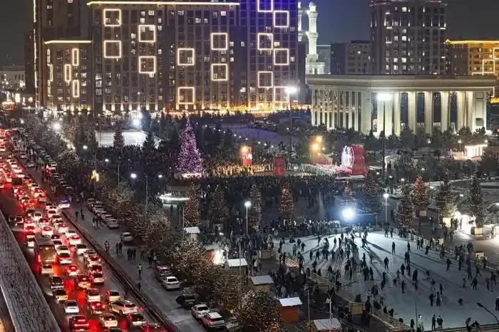 В Шымкенте зажгли огни главной новогодней ёлки города (3)