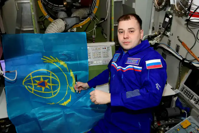 Космонавты Роскосмоса с борта МКС поздравили МЧС Республики Казахстан (3)