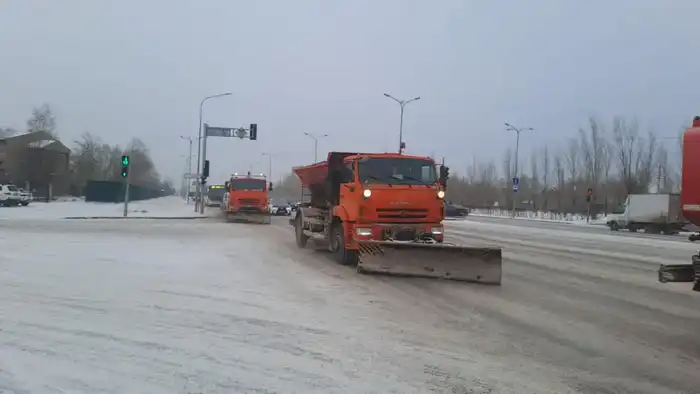 Более 1 300 единиц спецтехники задействованы в снегоуборке в Астане (5)