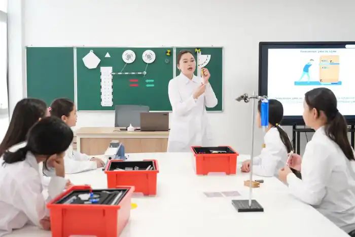 Ералы Тогжанов продолжил знакомство с новыми объектами (2)