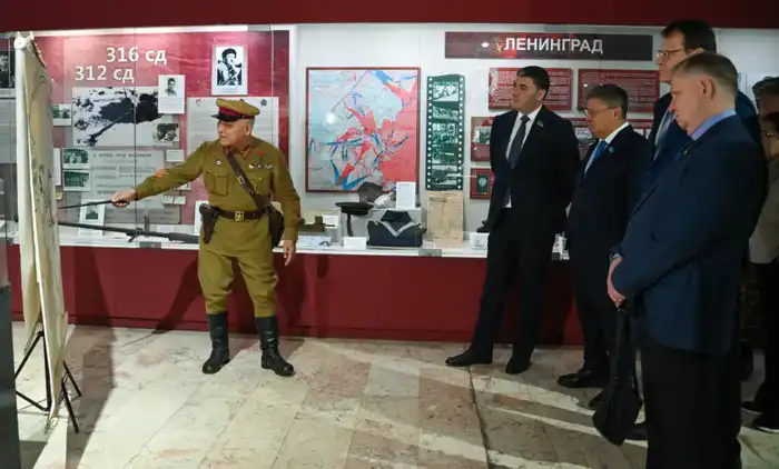 В Астане сенаторы ознакомились военно-патриотической работой в Вооруженных силах (8)