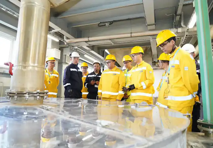 В ЭТОМ ГОДУ В ТУРКЕСТАНСКОЙ ОБЛАСТИ ВВЕДЕНЫ В ЭКСПЛУАТАЦИЮ СОВРЕМЕННЫЕ ЗАВОДЫ, ОТВЕЧАЮЩИЕ МЕЖДУНАРОДНЫМ ТРЕБОВАНИЯМ, А ОБЪЕМ ПРОМЫШЛЕННОЙ ПРОДУКЦИИ СОСТАВИЛ 1,3 ТРЛН ТЕНГЕ. (4)