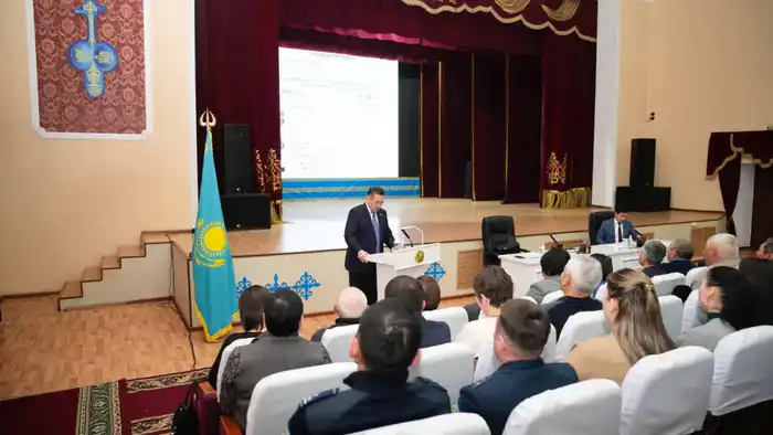 Аким ВКО провел встречу с населением района Самар (3)