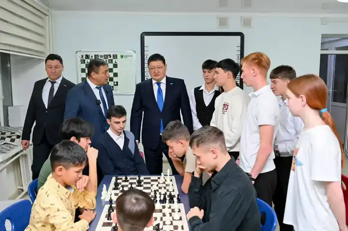 Аким области в преддверии Нового года посетил специальные школы-интернаты и Центр поддержки детей (8)