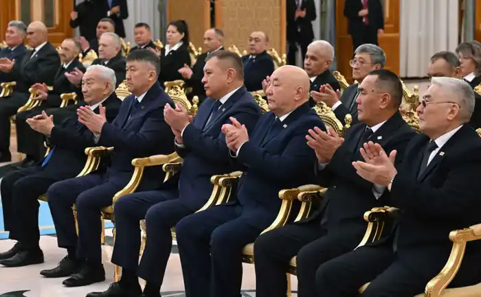 Глава государства поздравил работников энергетической отрасли с профессиональным праздником (3)