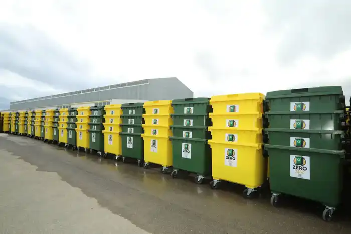 «Таза Қазақстан»: Аким области ознакомился с новой техникой для вывоза мусора (3)