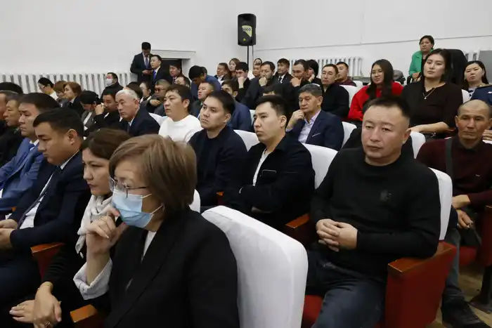 Бейбит Исабаев поручил уделить особое внимание качеству строящихся дорог в Аксуском районе (5)