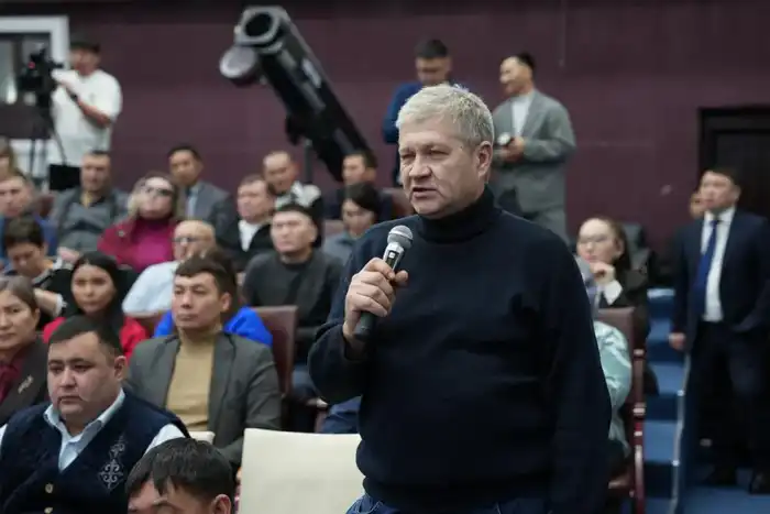 Открытый диалог: акимы ВКО и Усть-Каменогорска встретились с населением (7)