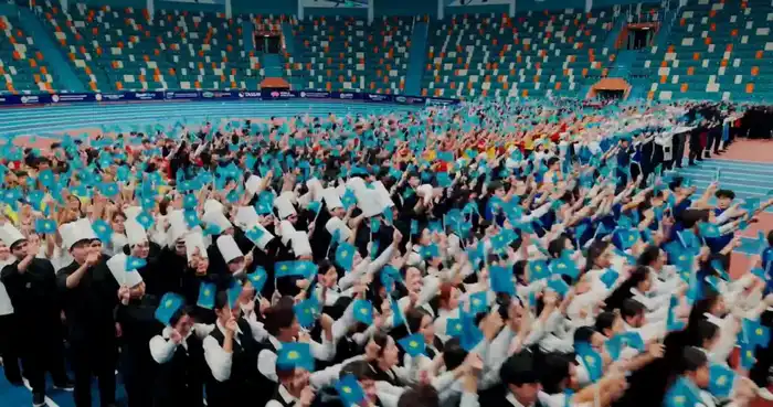 Более двух тысяч студентов столичных колледжей приняли участие во флешмобе в честь завершения Года рабочих профессий (3)