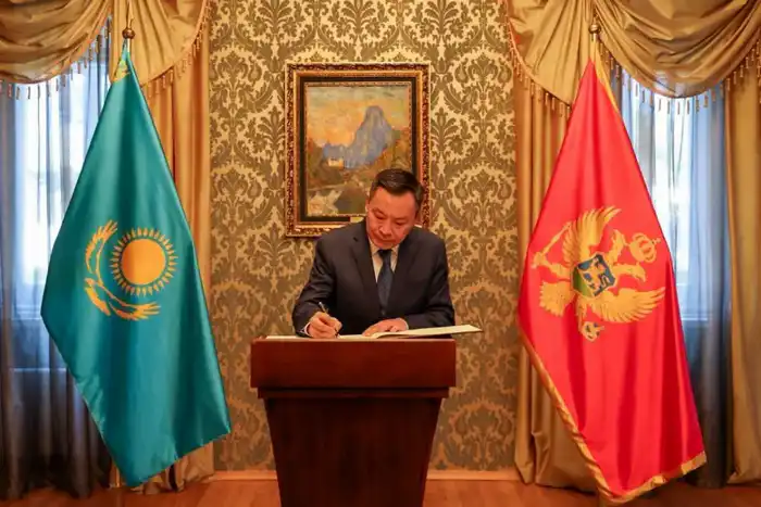 Посол Казахстана вручил верительные грамоты Президенту Черногории (4)