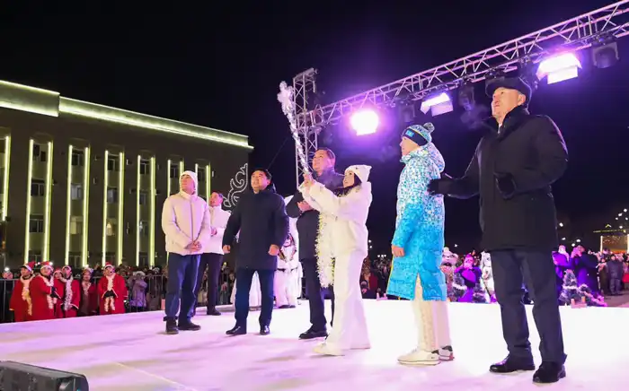 Зажглась новогодняя елка (6)