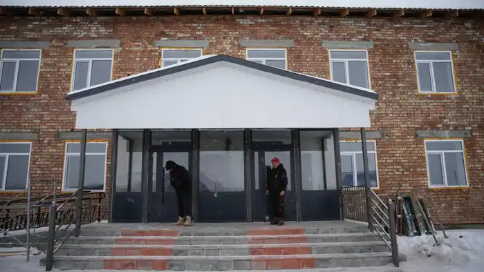 Аким ВКО провел встречу с населением района Самар (7)