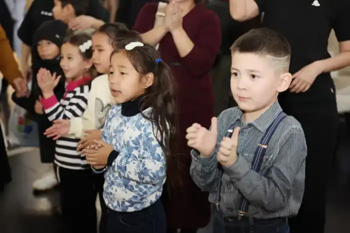 Военнослужащие Нацгвардии наполнили столицу новогодним настроением (2)