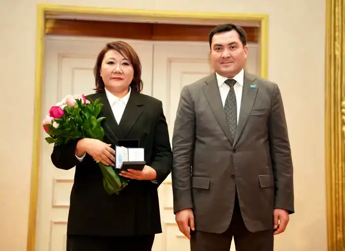 Госнаграды за свет и тепло: Министр энергетики Ерлан Аккенженов поздравил работников отрасли с профессиональным праздником (3)