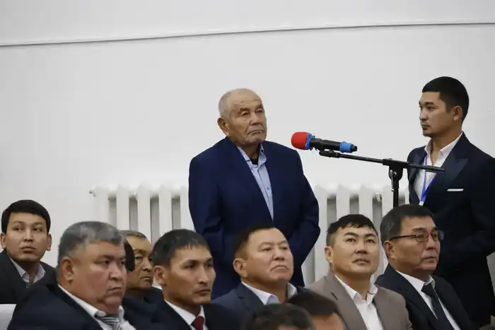 Бейбит Исабаев поручил уделить особое внимание качеству строящихся дорог в Аксуском районе (2)