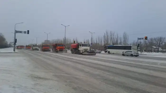 Более 1 300 единиц спецтехники задействованы в снегоуборке в Астане (4)
