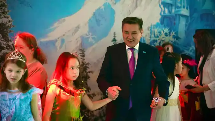 В ВКО прошла новогодняя ёлка акима области для детей с особыми потребностями (2)