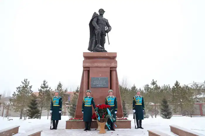В Вооруженных силах почтили память Героя Советского Союза Бауыржана Момышулы (8)