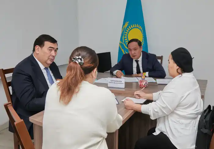 Аким Жамбылской области провёл приём граждан (3)