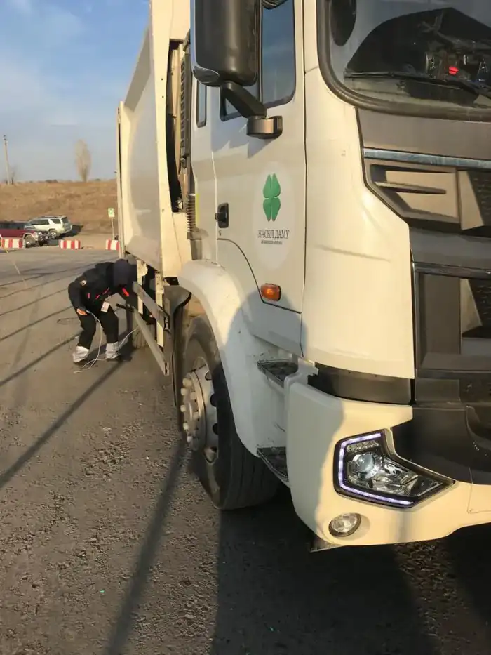 В Алматы усилили контроль спецтранспорта по вывозу мусора в рамках плана по снижению загрязнения воздуха (2)