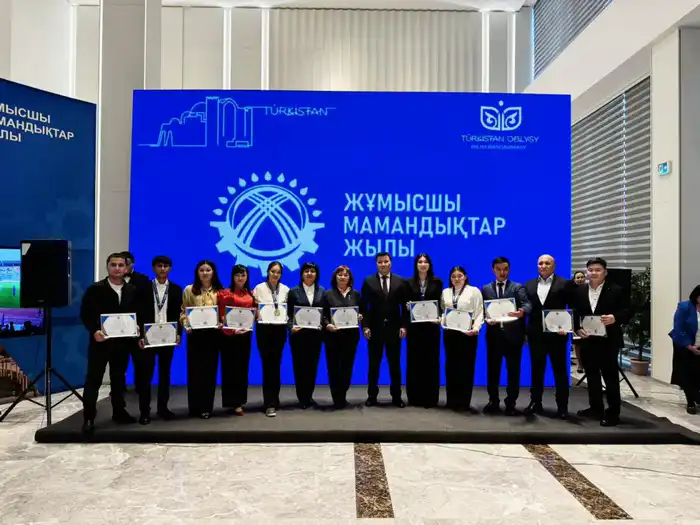В ТУРКЕСТАНЕ ТОРЖЕСТВЕННО ПОДВЕЛИ ИТОГИ ГОДА РАБОЧИХ ПРОФЕССИЙ (3)