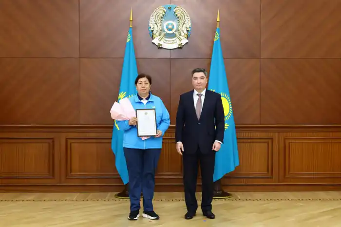 От имени Президента Олжас Бектенов вручил государственные награды призерам и тренерам XXV Летних Сурдлимпийских игр (3)