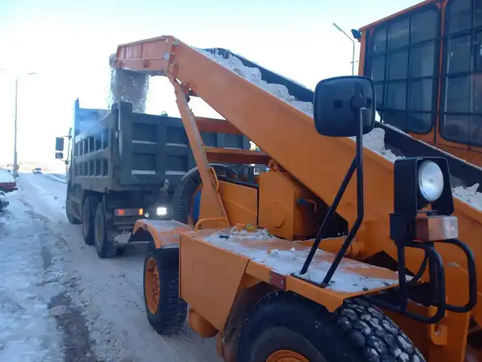Около трех тысяч дорожных рабочих задействованы в снегоуборочных работах в Астане (8)