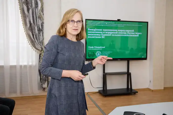 Профессор литовского университета консультирует костанайских предпринимателей на базе КРУ (8)