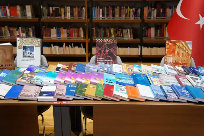 В крупнейшей библиотеке Стамбула впервые открылся научно-литературный уголок Казахстана (9)