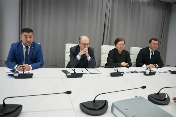 Министр юстиции РК Ерлан Сарсембаев провёл приём граждан (2)