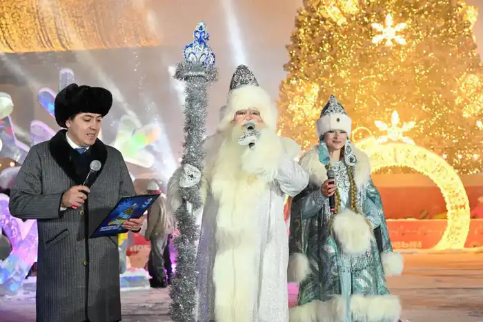 В Алматы зажгли главную новогоднюю ёлку (9)