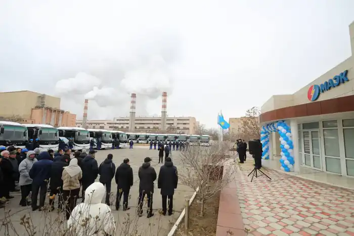 В Актау предприятию MAЭK вручили 20 автобусов (5)