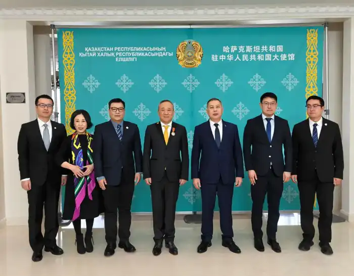 Президент Пекинского университета языка и культуры награжден орденом «Достық» II степени (2)