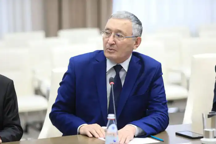 В Актобе писателям вручили грант «Қазына» (4)