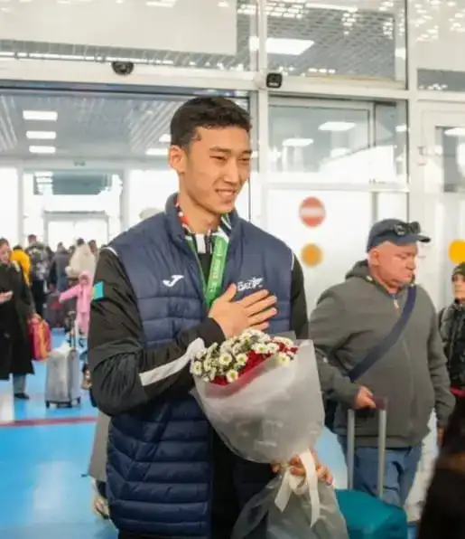Восточноказахстанцы встретили победителя чемпионата мира в аэропорту (6)