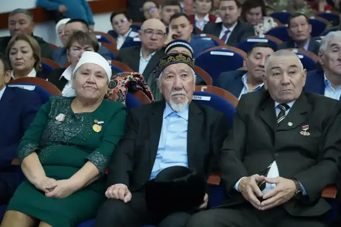 Аким Акмолинской области Марат Ахметжанов провел встречу с жителями Коргалжынского района (9)