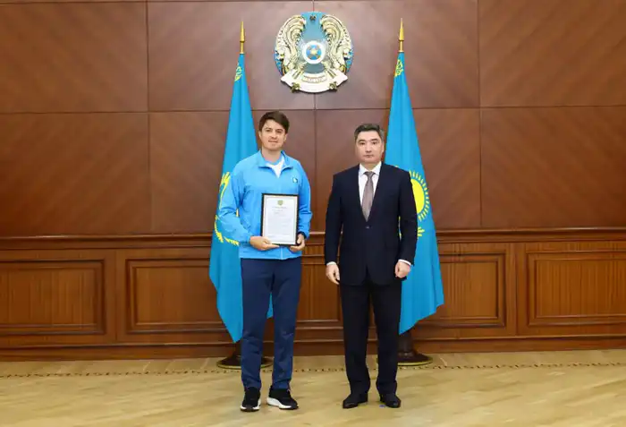 От имени Президента Олжас Бектенов вручил государственные награды призерам и тренерам XXV Летних Сурдлимпийских игр (10)