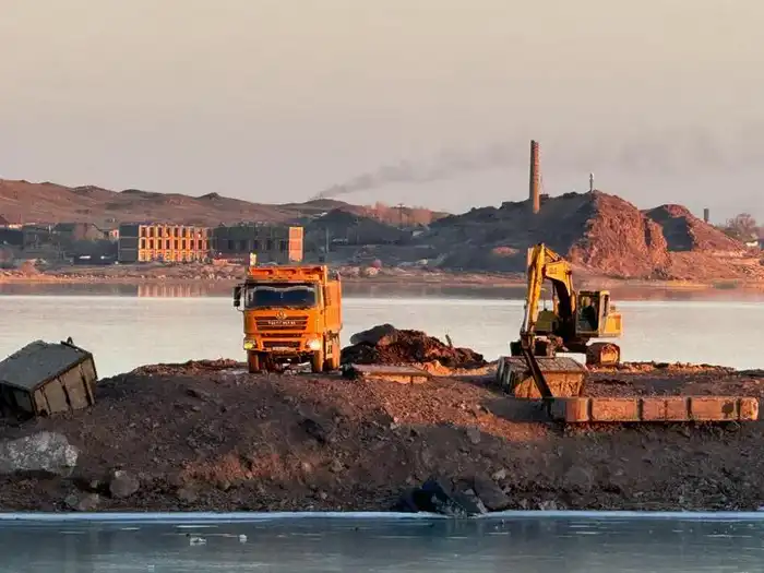 В Карагандинской области приступили к очистке озера Балхаш от донных отложений (4)