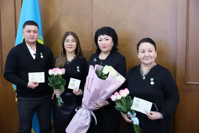 ЛУЧШИЕ РАБОТНИКИ СФЕРЫ ЗДРАВООХРАНЕНИЯ БЫЛИ НАГРАЖДЕНЫ (2)