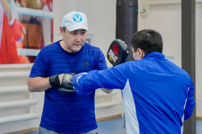 Звезда бокса Рой Джонс провел мастер-класс для молодежи в Астане (6)