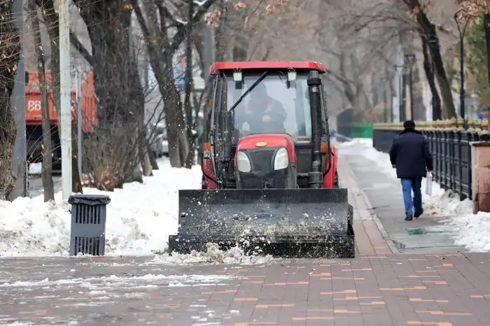 В Алматы будет усилена готовность коммунальных служб к новогодним праздникам (10)