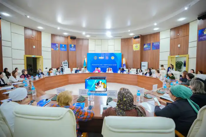 Вопросы укрепления семейных ценностей и роли женщин в развитии общества обсудили в Астане (8)