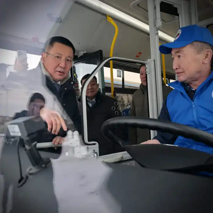 Аким Павлодарской области проверил реализацию инфраструктурных проектов в Аксу (2)