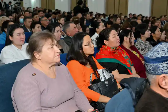 Аким области встретился с жителями города Семей (7)